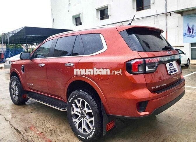 Everest Titanium Xe Chuẩn Đẹp Bán Tại Hãng Ford