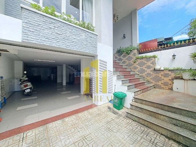 Biệt Thự Hầm 3 Lầu Full Nội Thất Cao Cấp - 5PN, 6WC - Giá 55 Triệu