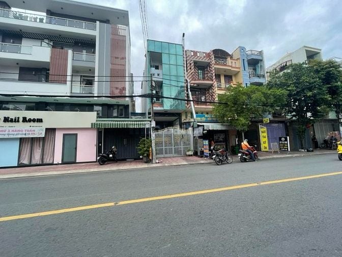 Nhà MT đường Chợ Lớn 4x21m , lửng 3 lầu + hầm giá 25tr/tháng