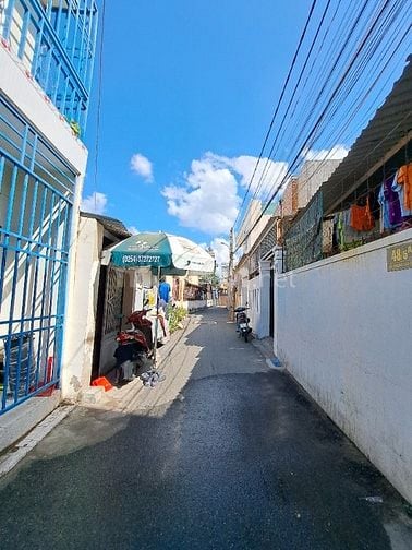 Bán nhà riêng 2PN, 1PK Bếp WC, SHR30m2, 2 tỷ TL tại P.Rạch Dừa