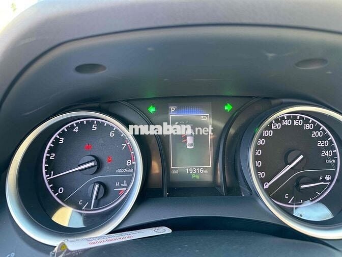 Toyota Camry 2020 2.0G - 19500 km HÃNG BH 1 năm
