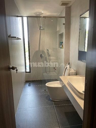 Mặt tiền đường lớn 8m vỉa hè 5m biệt thự hồ bơi 102m2 hầm + 3 tầng SHR