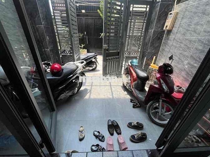 BÁN NHÀ HUỲNH TẤN PHÁT 3 TẦNG CHỈ 5.3T SẠCH SẼ.THOÁNG MÁT