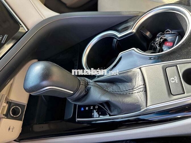 Toyota Camry 2020 2.0G - 19500 km HÃNG BH 1 năm