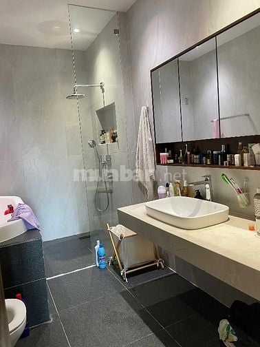 Mặt tiền đường lớn 8m vỉa hè 5m biệt thự hồ bơi 102m2 hầm + 3 tầng SHR