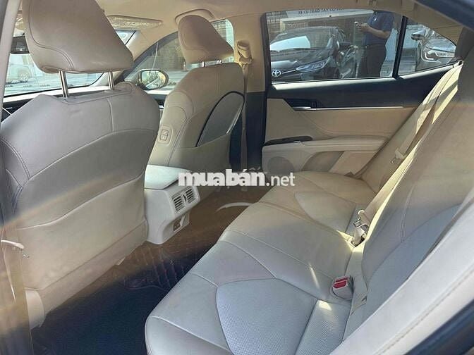 Toyota Camry 2020 2.0G - 19500 km HÃNG BH 1 năm