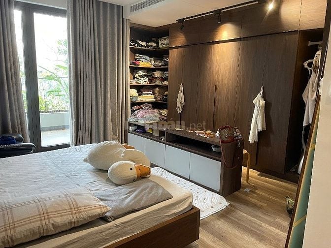 Mặt tiền đường lớn 8m vỉa hè 5m biệt thự hồ bơi 102m2 hầm + 3 tầng SHR