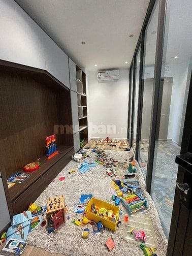 Mặt tiền đường lớn 8m vỉa hè 5m biệt thự hồ bơi 102m2 hầm + 3 tầng SHR