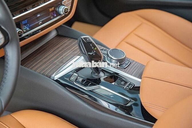 BMW 520I LUXURY LINE 2024-26000KM
