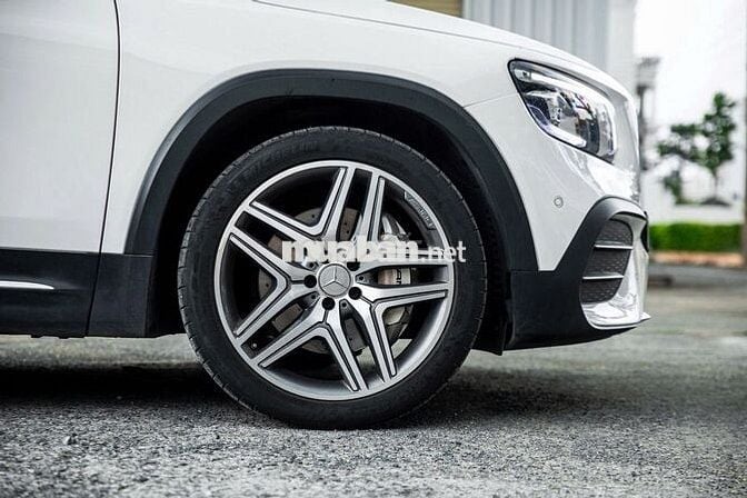 MERCEDES-BENZ GLB 35 AMG 2022