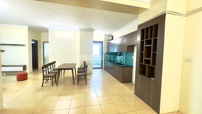 Cho thuê căn hộ CC tòa nhà 96 Định Công; căn góc 131m2 - 03 phòng ngủ