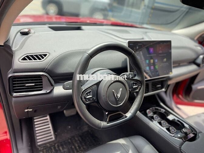 VinFast VF8 S 2024 mua pin, màu đỏ - 14000 km