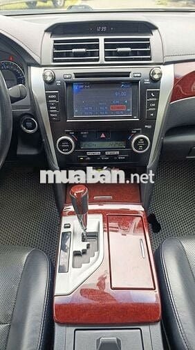 Toyota Camry 2014 2.5Q - 100000 km