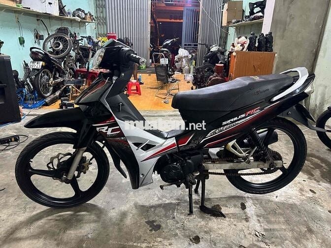 SIRIUS LIÊN DOANH MÁY ÊM XE ÚP NHỰA MỚI