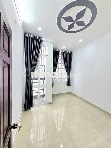🔥🔥Nhà mới đẹp 2 lầu có sổ hồng. Sân trước vô cùng rộng rãi, gần🔥🔥