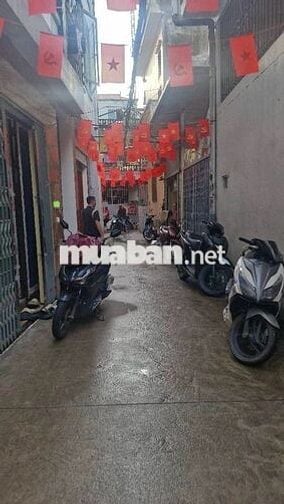 Ngõ Ô Tô - Hồ Tùng Mậu - Sổ Vuông - 8.3 Tỷ -  vài bước ra phố