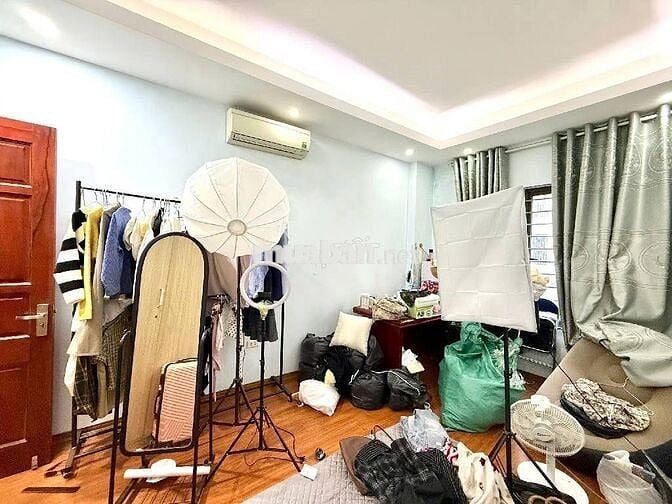 Ngõ Ô Tô - Hồ Tùng Mậu - Sổ Vuông - 8.3 Tỷ -  vài bước ra phố