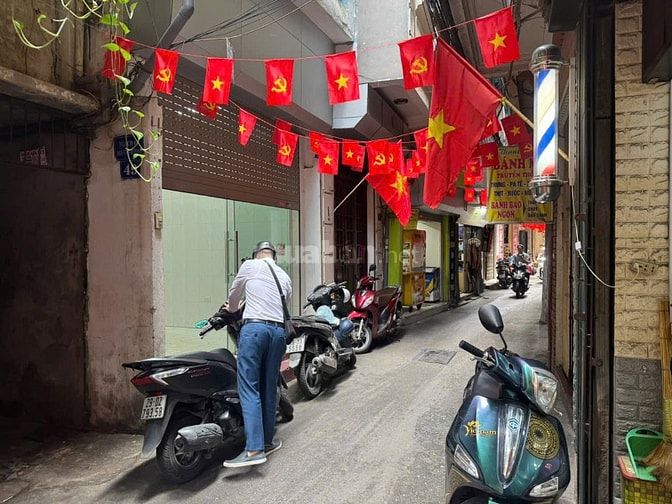 Nhà 3T mặt ngõ Văn Hương ngõ 3,5m oto 5 tạ đỗ cửa kd sầm uất dt 22m