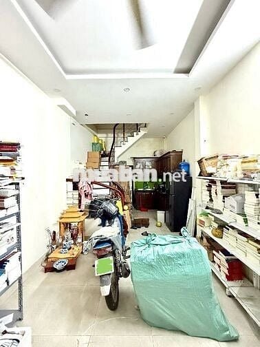 Ngõ Ô Tô - Hồ Tùng Mậu - Sổ Vuông - 8.3 Tỷ -  vài bước ra phố