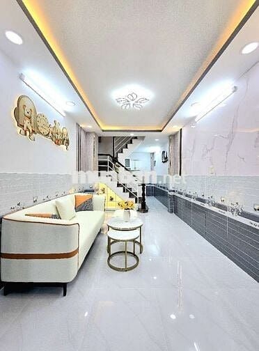 🔥🔥Nhà mới đẹp 2 lầu có sổ hồng. Sân trước vô cùng rộng rãi, gần🔥🔥