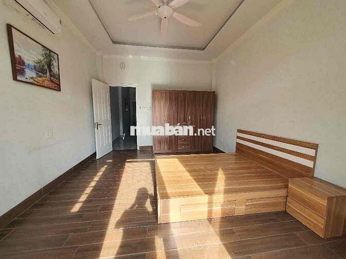 Nhà Mặt Tiền 3 Tầng Dĩ An,94m2. Tặng Full Nội Thất Cao cấp Hơn 5 tỷ