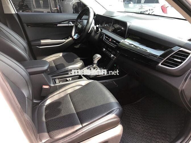 Kia Seltos 2025 Premium 1.5 AT - 2000 km