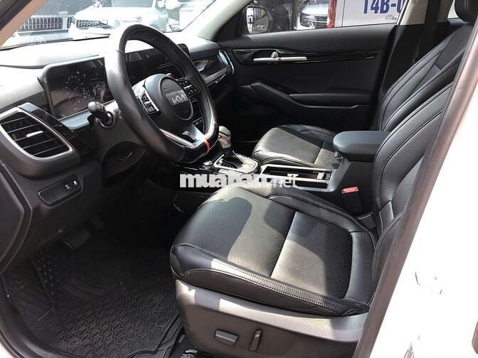 Kia Seltos 2025 Premium 1.5 AT - 2000 km