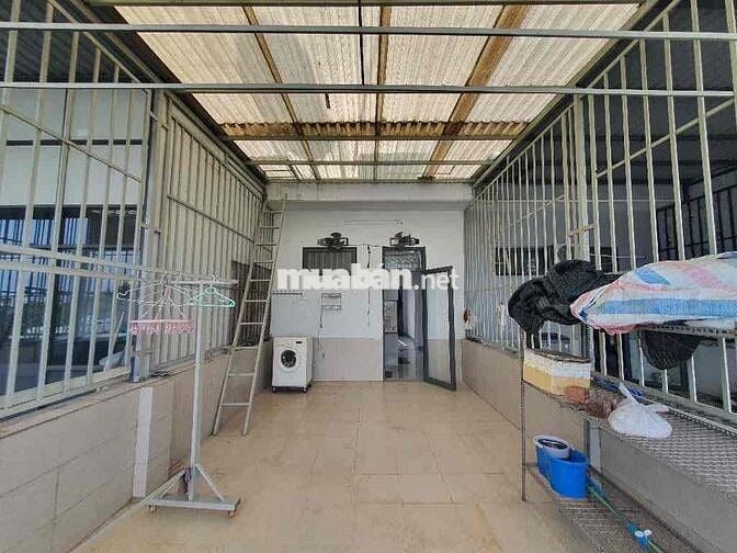 Nhà Mặt Tiền 3 Tầng Dĩ An,94m2. Tặng Full Nội Thất Cao cấp Hơn 5 tỷ