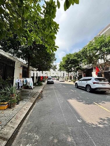 Nhà Mặt Tiền 3 Tầng Dĩ An,94m2. Tặng Full Nội Thất Cao cấp Hơn 5 tỷ