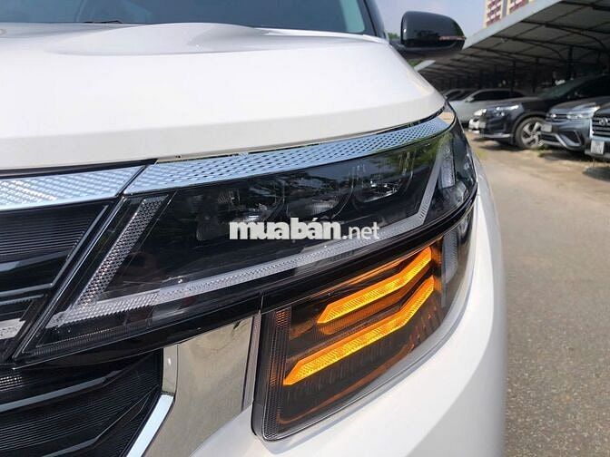 Kia Seltos 2025 Premium 1.5 AT - 2000 km