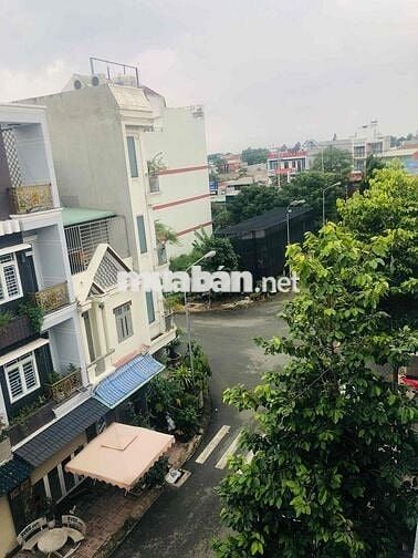 Bán nhà phố gần làng đại học thủ đức