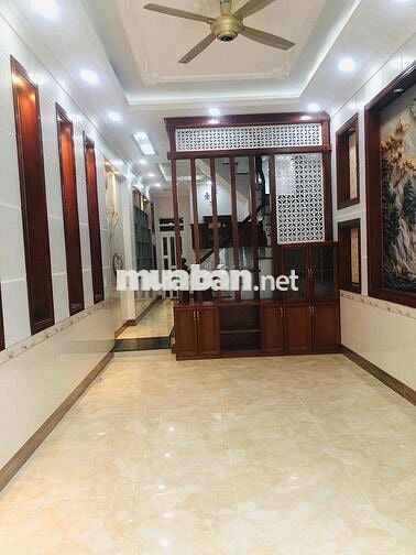 Bán nhà phố gần làng đại học thủ đức