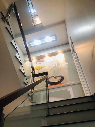 Bán nhà phố gần làng đại học thủ đức