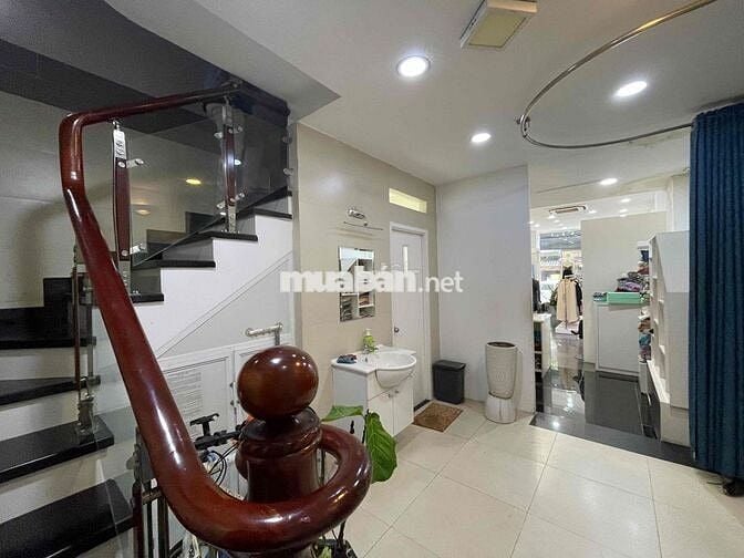 💎💎💎 ĐỐI DIỆN RẠP PHIM CINEXSTAR - MBKB ĐƯỜNG NGUYỄN TRÃI - QUẬN 1 !!!