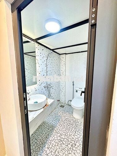 CHO THUÊ CĂN HỘ BAN CÔNG FULL NỘI THẤT XỊN XÒ NGAY CÔNG VIÊN LÀNG HOA