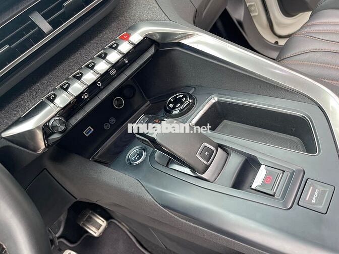 Peugeot 5008 2022 AL 1.6 AT - 30,000 km siêu đẹp.