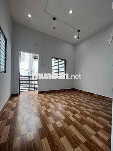 Nhà lầu mới 2 phòng gần Vincom Hùng Vương