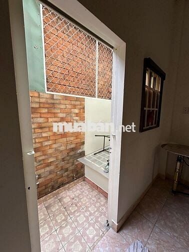 Cho thuê nhà mặt tiền Tân Phú, 2 tầng, 2pn, tặng máy lạnh, giá 14tr/th