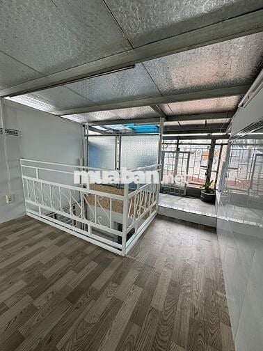 Cho thuê nhà nhỏ hẻm 42 - cách Vincom Hùng Vương 1 phút đi bộ