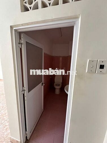 Cho thuê nhà mặt tiền Tân Phú, 2 tầng, 2pn, tặng máy lạnh, giá 14tr/th