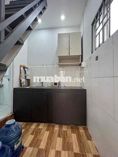Nhà lầu mới 2 phòng gần Vincom Hùng Vương
