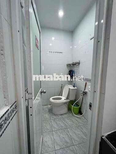 Nhà lầu mới 2 phòng gần Vincom Hùng Vương