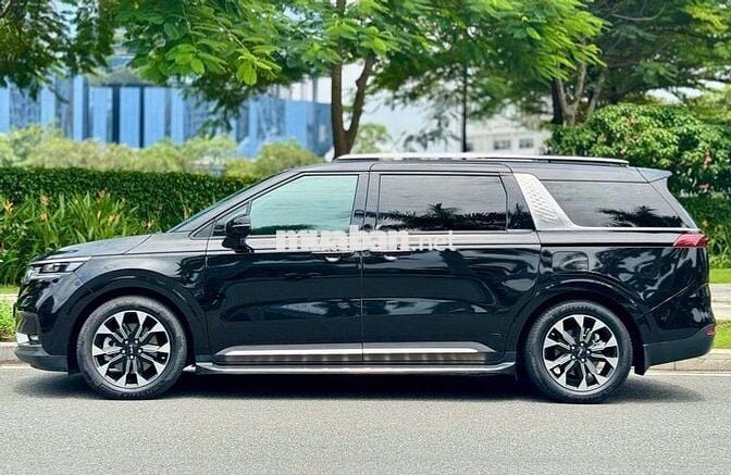 KIA CARNIVAL 2.2D signature 7S - 15000 km