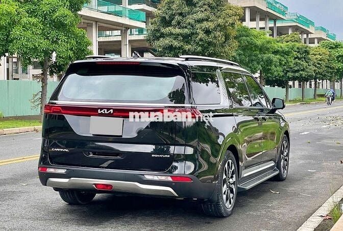 KIA CARNIVAL 2.2D signature 7S - 15000 km