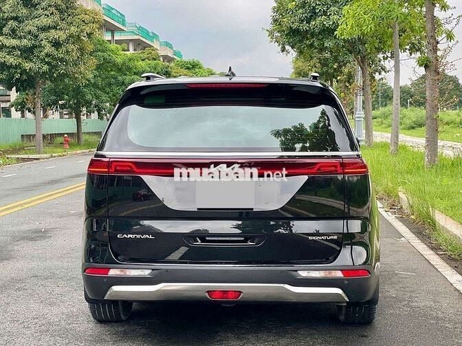 KIA CARNIVAL 2.2D signature 7S - 15000 km