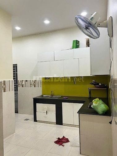 Chính chủ gửi bán căn nhà 1 trệt 1 lầu và 3 phòng ngủ - sát QL13 