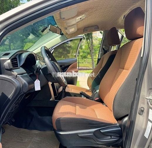 Toyota Innova 2017 2.0E - 12000 km