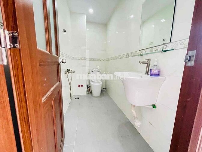 Phòng Thoáng Mát, An Ninh Ngay Cầu Tân Thuận