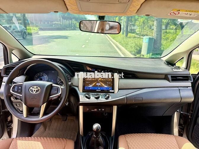 Toyota Innova 2017 2.0E - 12000 km