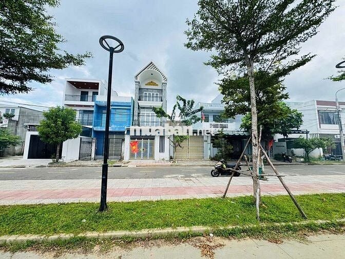 Mua đất tặng Nhà View Công Viên giá tốt.